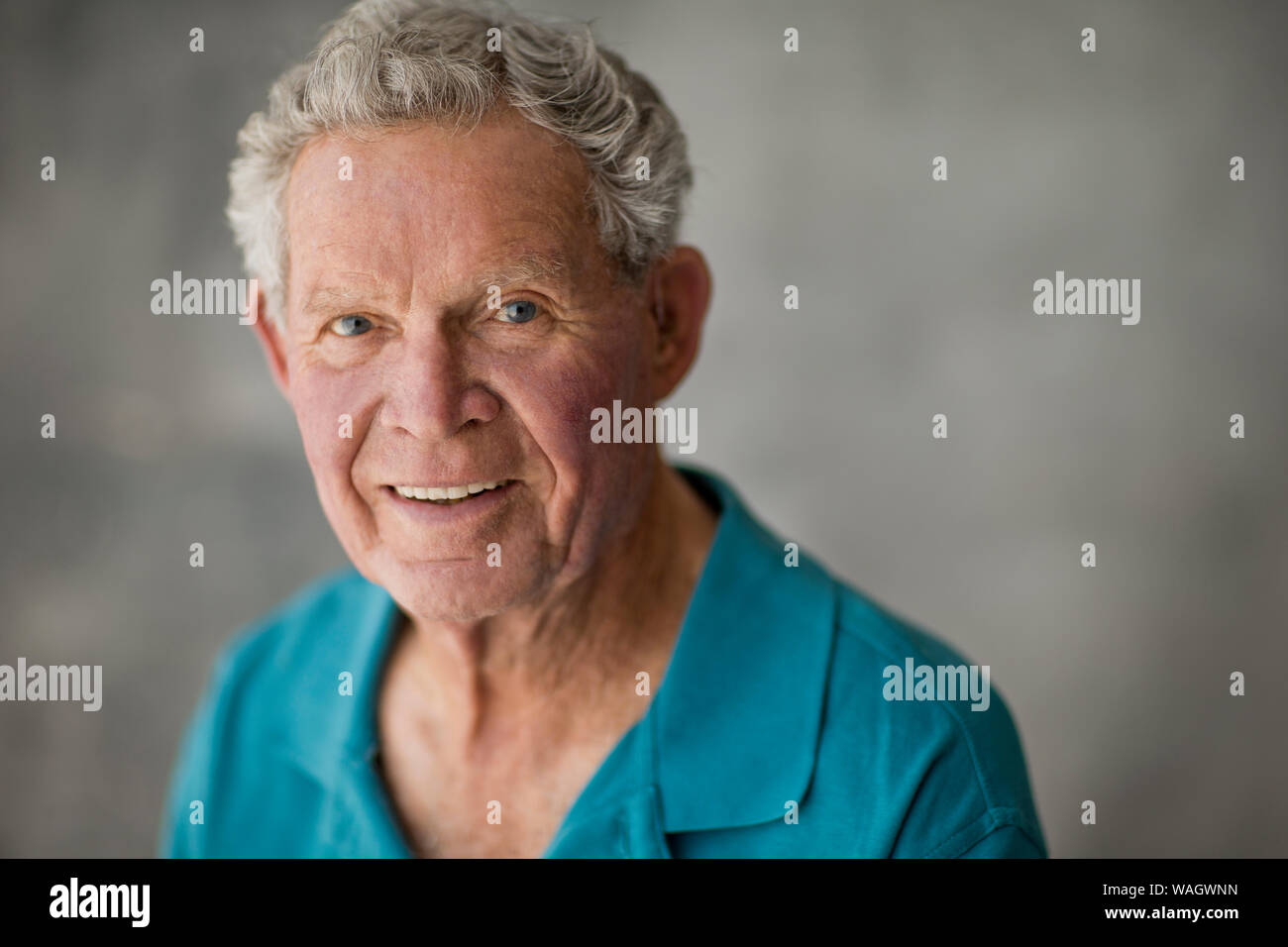Sorridente uomo senior. Foto Stock