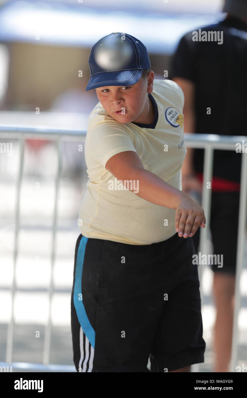 Durante il mese di luglio sono effettuate il più grande del mondo di torneo di bocce gioco di Provenza a Marsiglia in Francia. Più di 12.000 giocatori Foto Stock