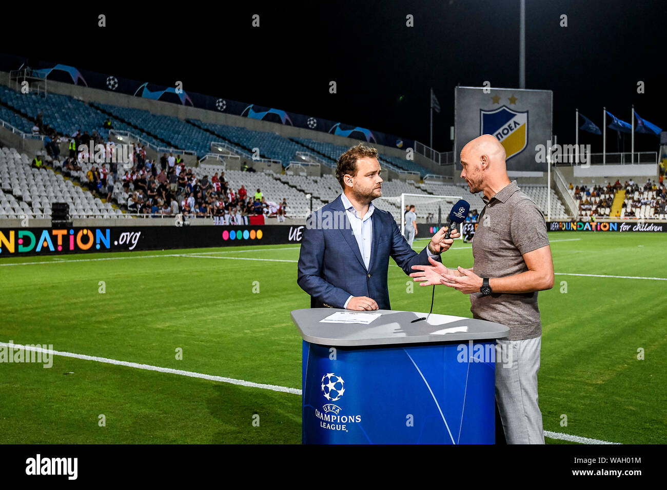 NICOSIA , 20-08-2019 , GSP Stadium , Champions League playoff, stagione 2019-2020 , Ajax coach Erik dieci Hag dando intervista durante il match Bologna Nicosia - Ajax Foto Stock