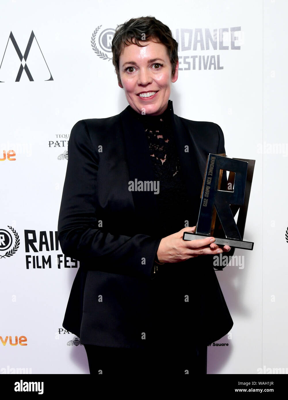 Olivia Colman con lei Raindance Icona 2019 Premio durante l'Raindance Film Festival 2019 tenutasi a Londra. Foto Stock