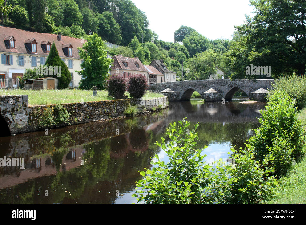 Fiume Creuse a Felletin, Francia Foto Stock