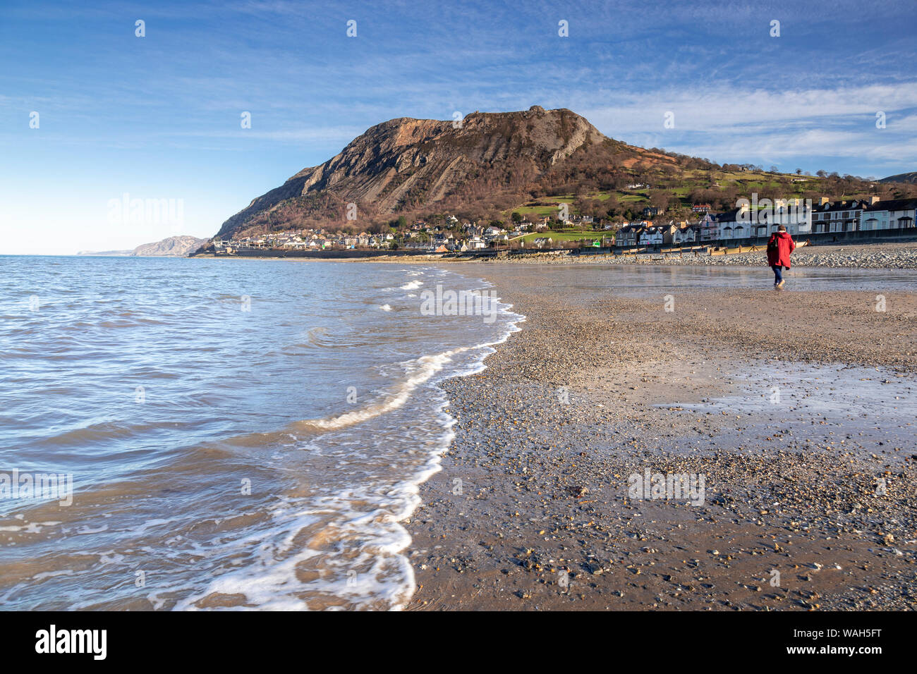 Spiaggia e capezzagna a Manchester sulla costa settentrionale del Galles Foto Stock