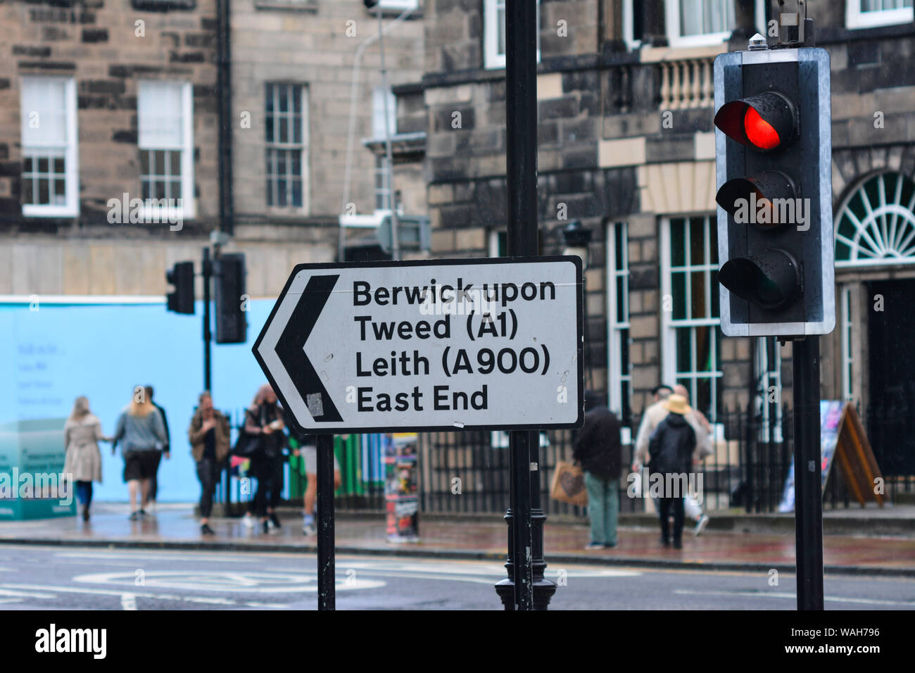 La vita quotidiana in Edinburgh un luogo di interesse per il visitatore con molti luoghi da scoprire e da gustare Foto Stock