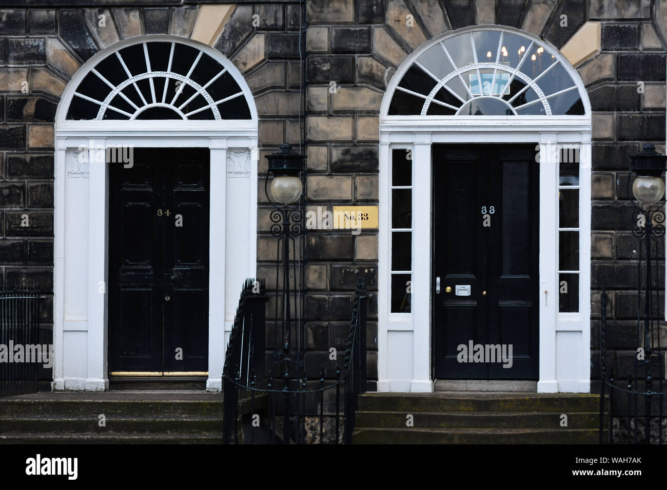 La vita quotidiana in Edinburgh un luogo di interesse per il visitatore con molti luoghi da scoprire e da gustare Foto Stock