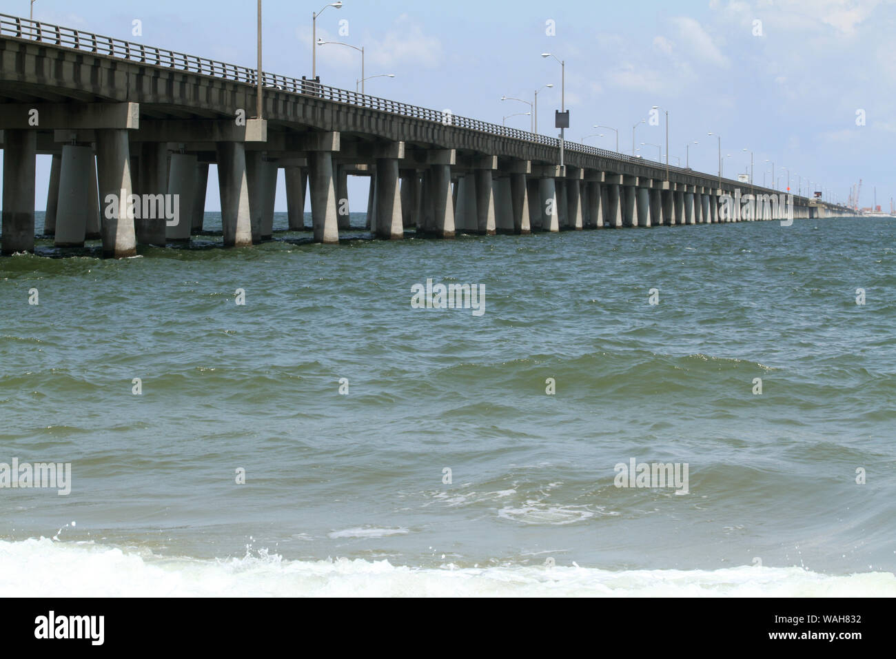 Vista della Chesapeake Bay Bridge-tunnel da Virginia Beach, Stati Uniti d'America Foto Stock