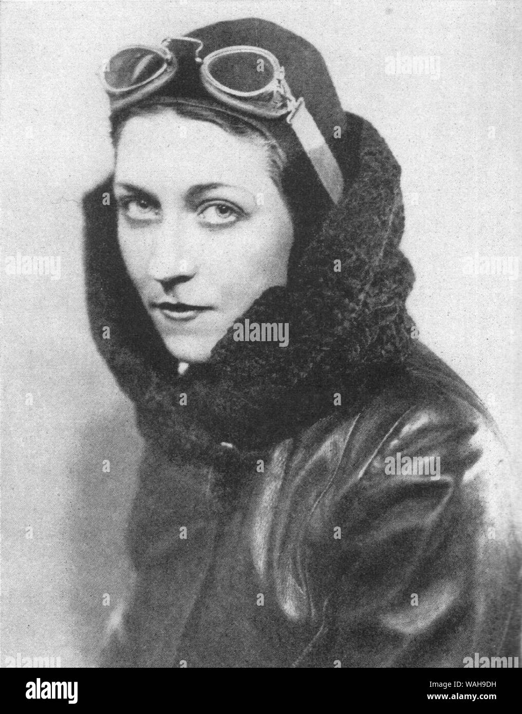 Amy Johnson, Amy Johnson, ha fatto un volo solo in Australia nel maggio 1930 Amy Johnson CBE (1903 - scomparso il 5 gennaio 1941, oltre l'estuario del Tamigi), pionieristico pilota femmina che è venuto alla ribalta attraverso il suo tentativo di impostare un record per un solo volo da Londra a Darwin, in Australia. Foto Stock