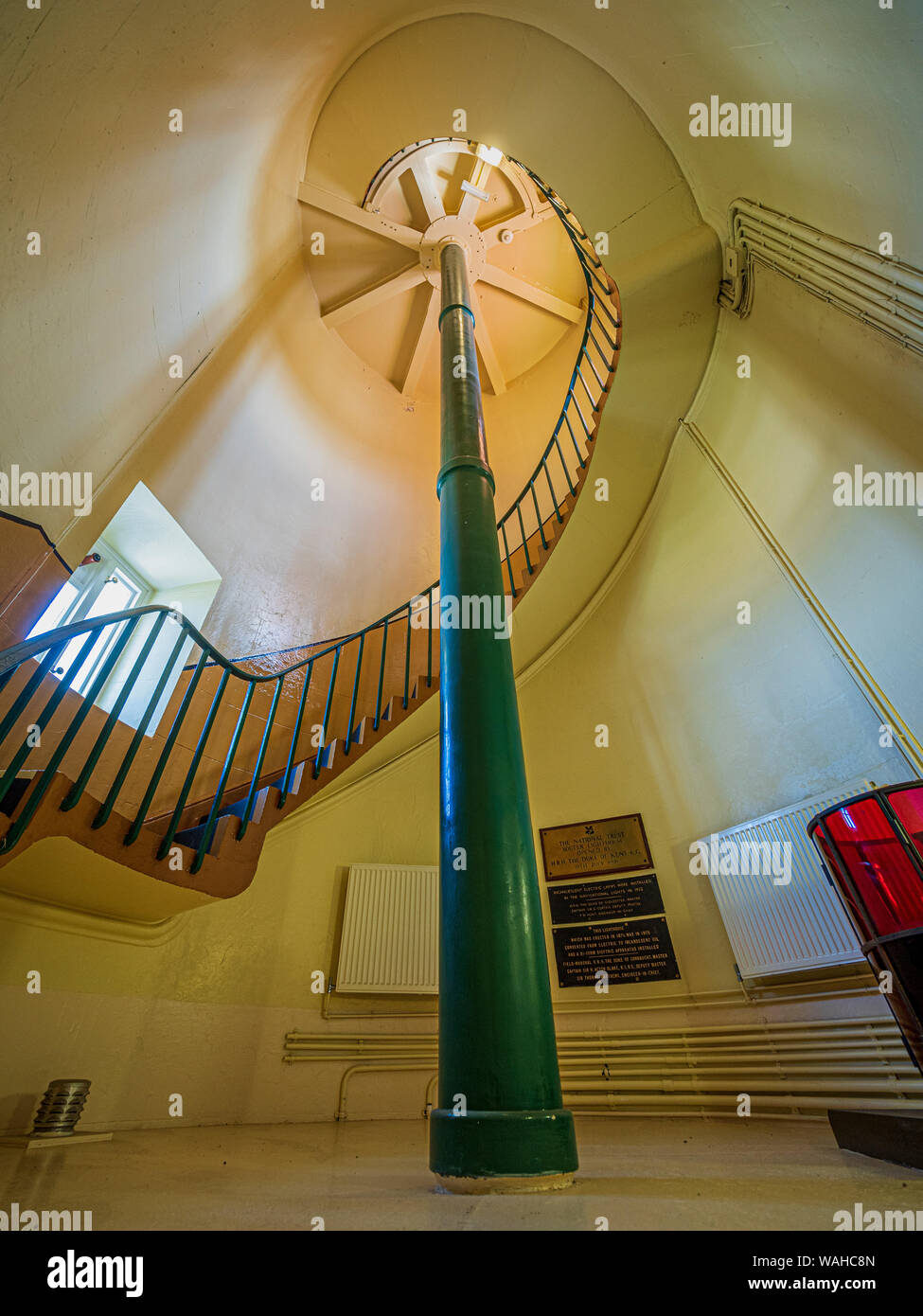 Interior scale a spirale, Souter faro nel villaggio di Marsden, South Shields, Tyne & Wear, Regno Unito. Foto Stock