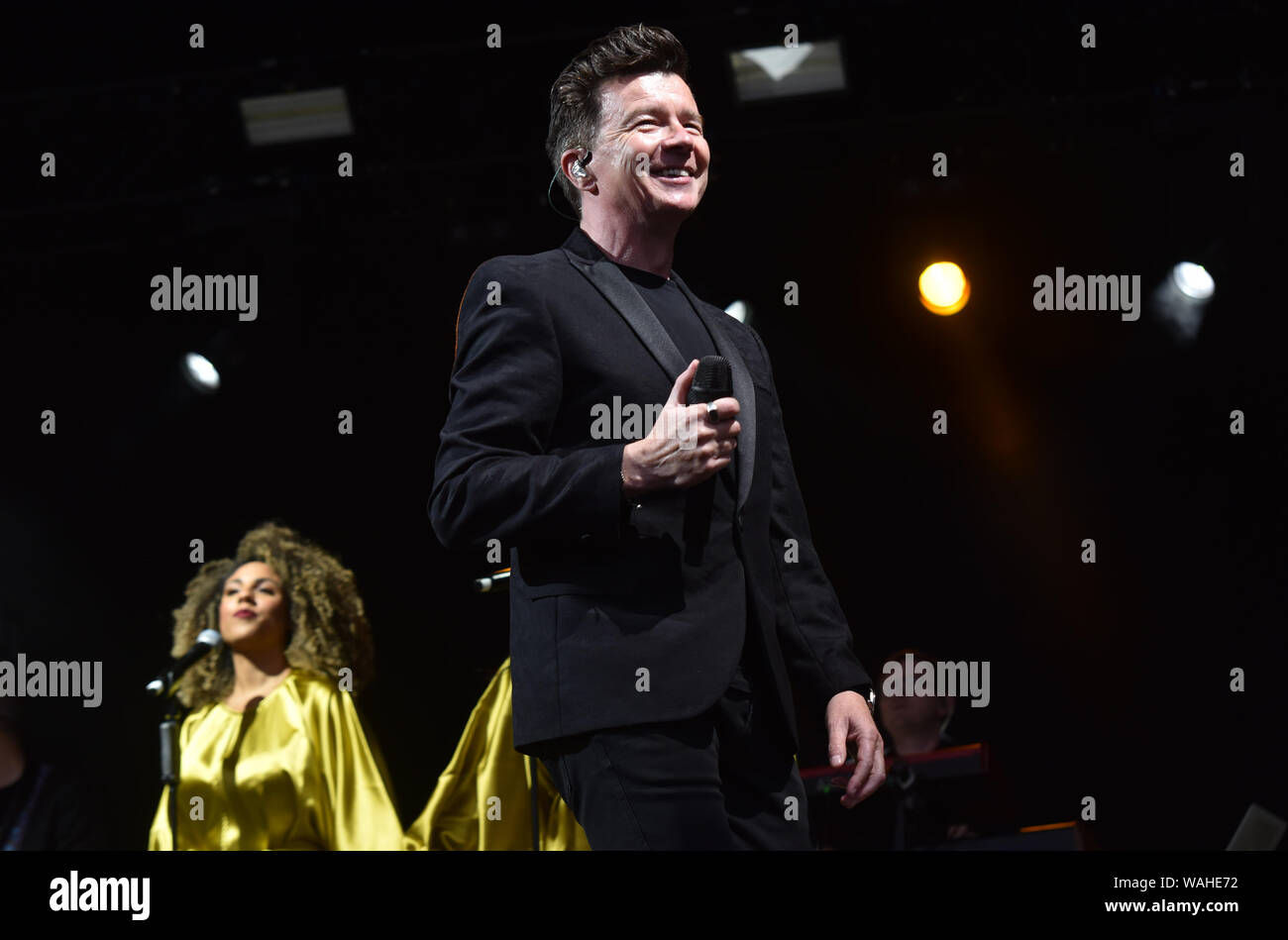 80's pop star Rick Astley eseguendo all Ippodromo di Haydock Park offre: Rick Astley dove: Haydock, Regno Unito quando: 20 lug 2019 Credit: Graham Finney/WENN Foto Stock