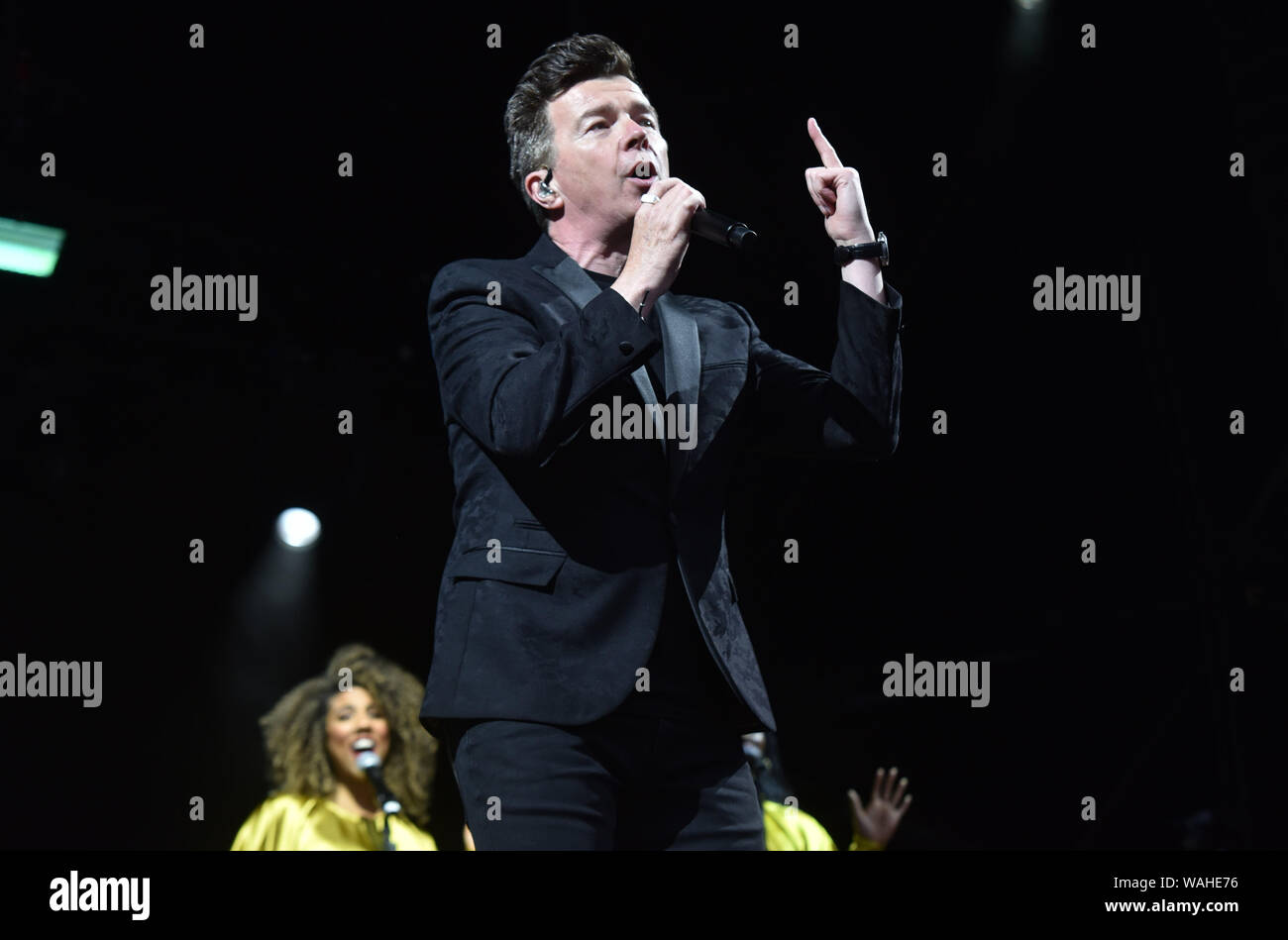 80's pop star Rick Astley eseguendo all Ippodromo di Haydock Park offre: Rick Astley dove: Haydock, Regno Unito quando: 20 lug 2019 Credit: Graham Finney/WENN Foto Stock