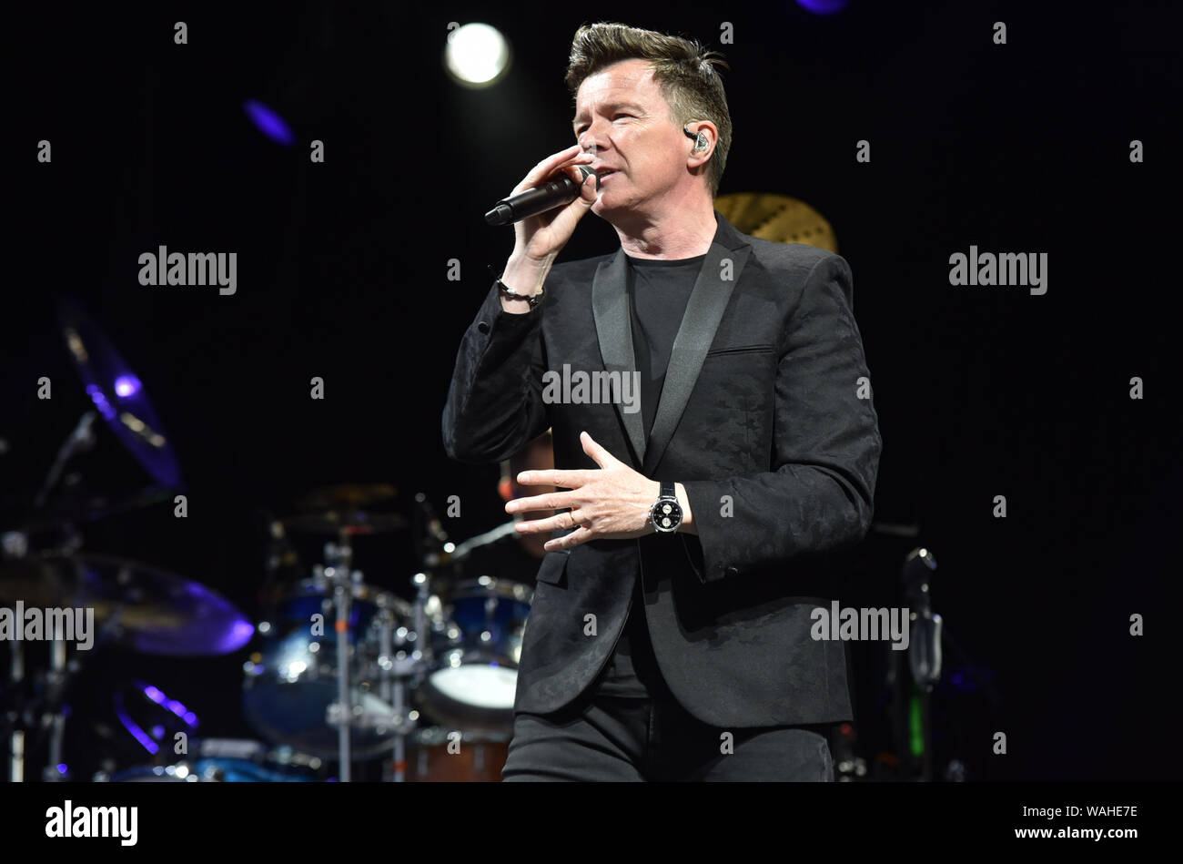 80's pop star Rick Astley eseguendo all Ippodromo di Haydock Park offre: Rick Astley dove: Haydock, Regno Unito quando: 20 lug 2019 Credit: Graham Finney/WENN Foto Stock