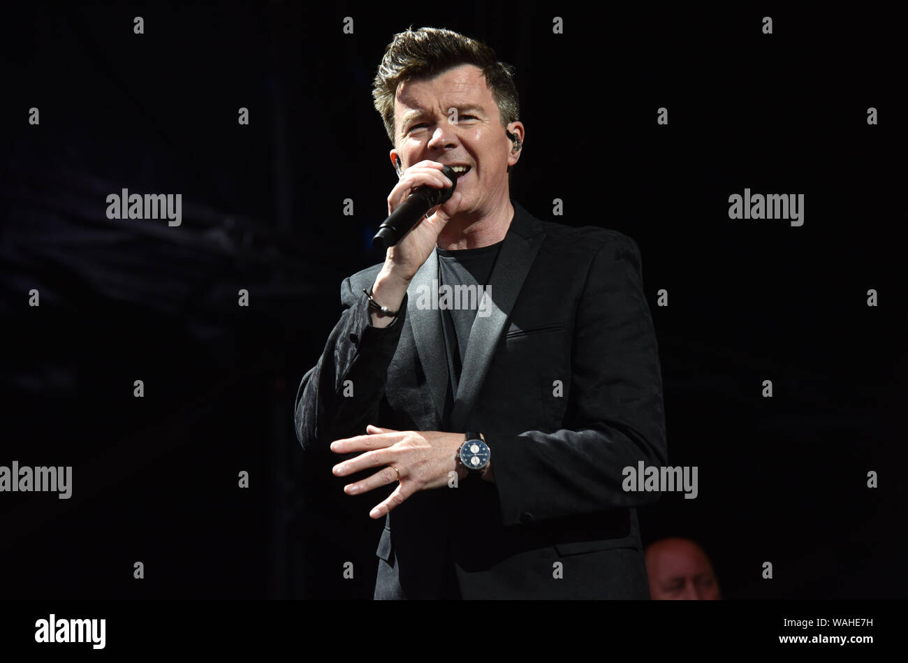 80's pop star Rick Astley eseguendo all Ippodromo di Haydock Park offre: Rick Astley dove: Haydock, Regno Unito quando: 20 lug 2019 Credit: Graham Finney/WENN Foto Stock