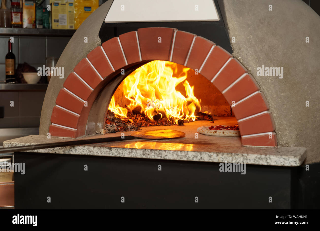 Italiano di forno da pizza onu ristorante cucina, spazio di copia Foto Stock