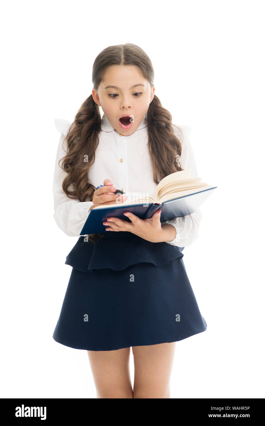 Sbagliato. Incentrato sull'istruzione. Kid una studentessa di studio. Studio nella scuola primaria. Lezione privata. Adorabile bambino schoolgirl. Istruzione formale del concetto. Istruzione scolastica di base. Scioccante fallimento. Foto Stock