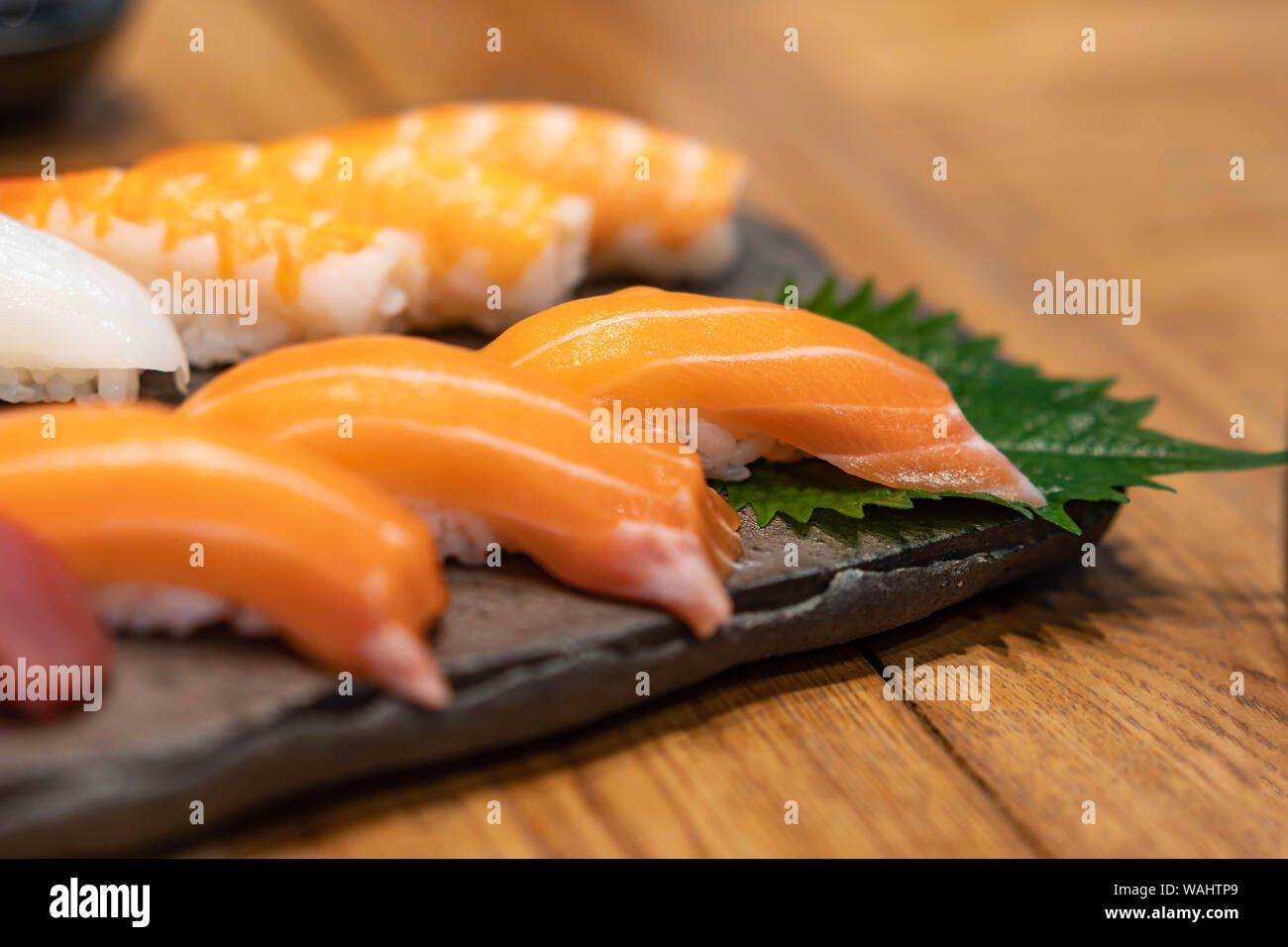 Salmone fresco sushi set Foto Stock