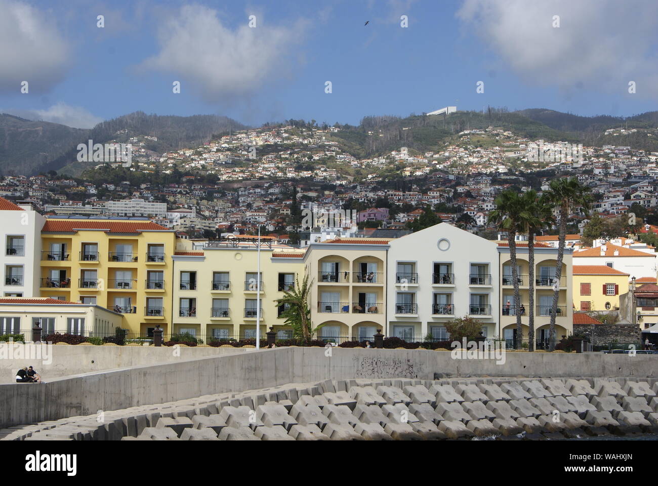 Vue de Funchal , Madère , à partir de la plage Foto Stock