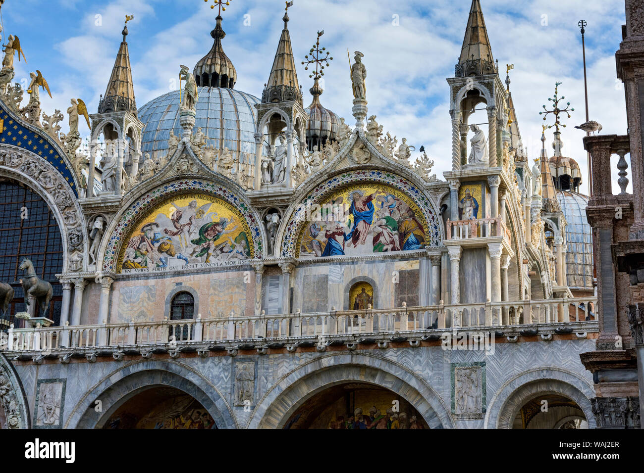 Dettaglio della facciata ovest della Basilica di San Marco la Basilica di San Marco), Piazza San Marco, Venezia, Italia Foto Stock