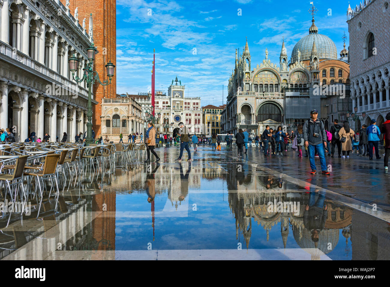 La piazzetta di San Marco (nei pressi di Piazza San Marco) durante un'acqua alta (l'acqua alta) evento, Venezia, Italia Foto Stock