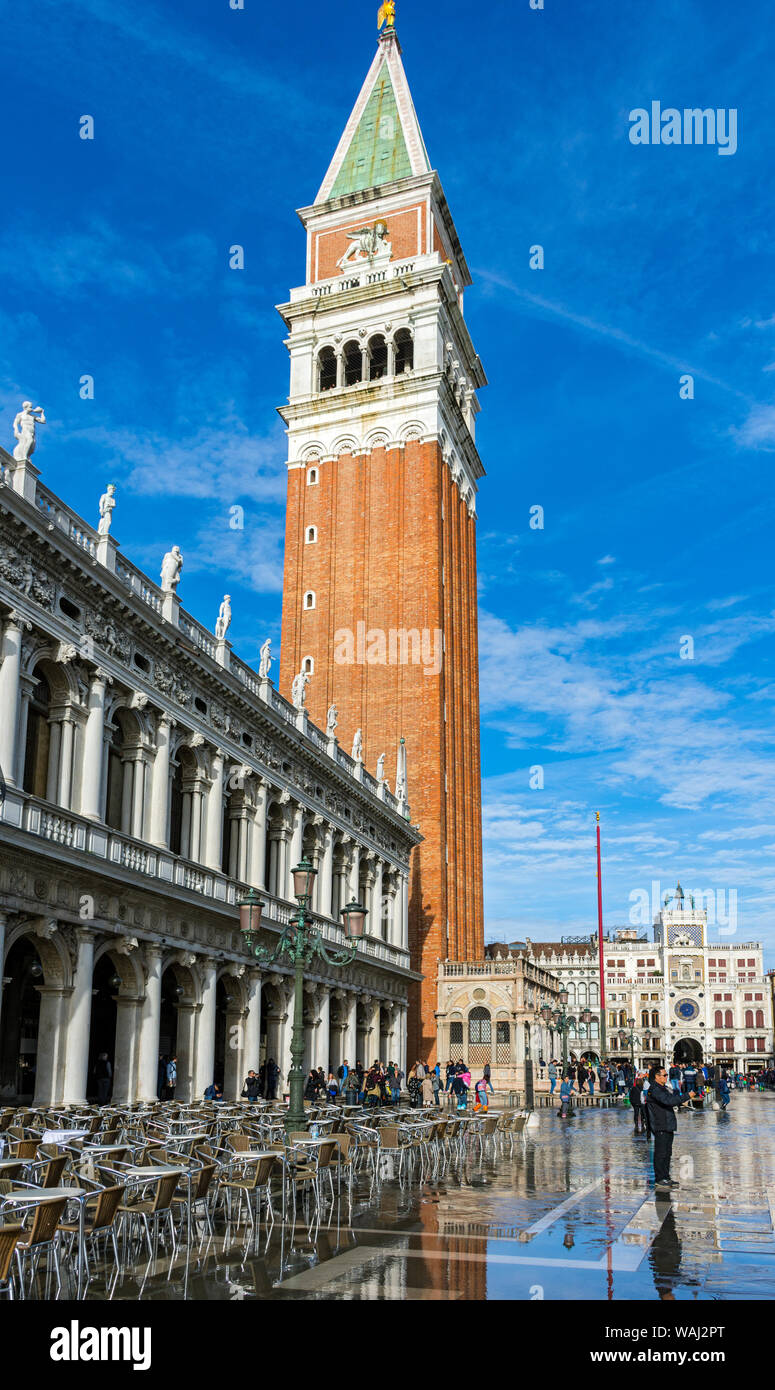 Campanile di San Marco (il Campanile di San Marco, il campanile di San Marco la Basilica, dalla Biblioteca edificio, la Piazzetta di San Marco, Venezia, Italia Foto Stock