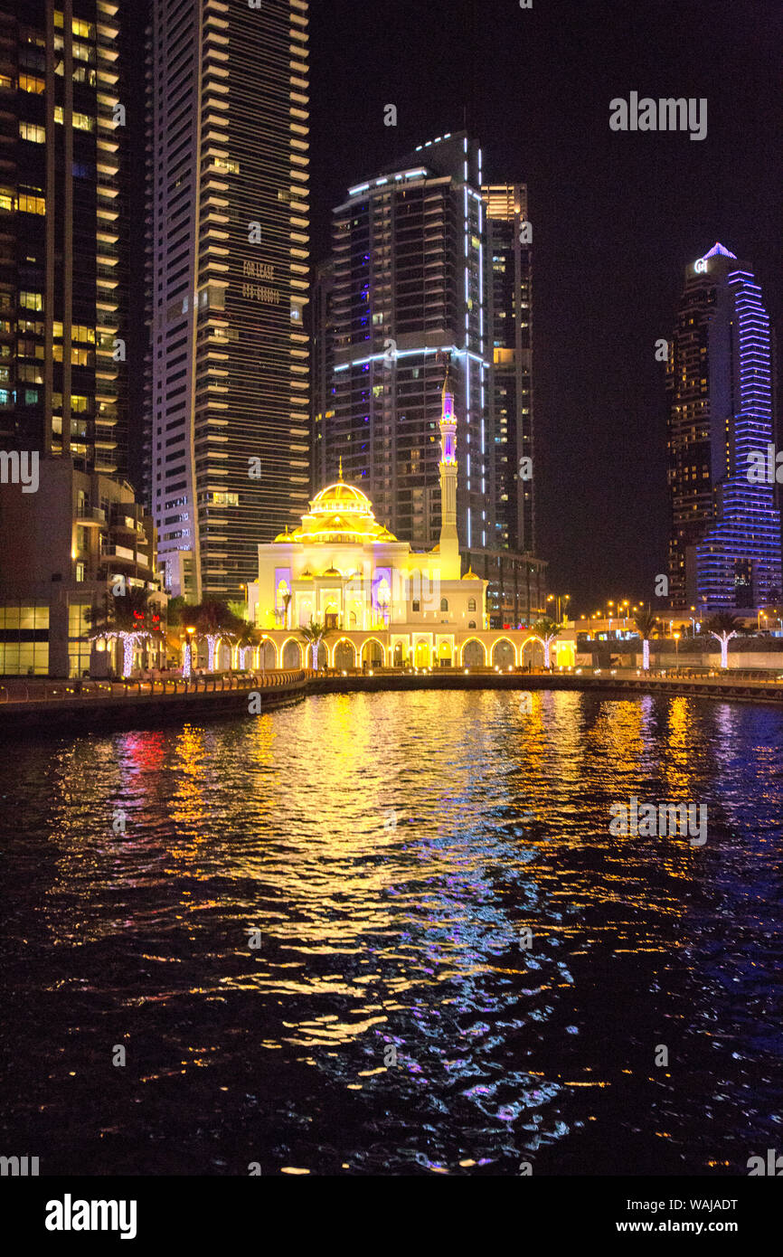 La vista del porto di notte. Dubai, EAU. Foto Stock