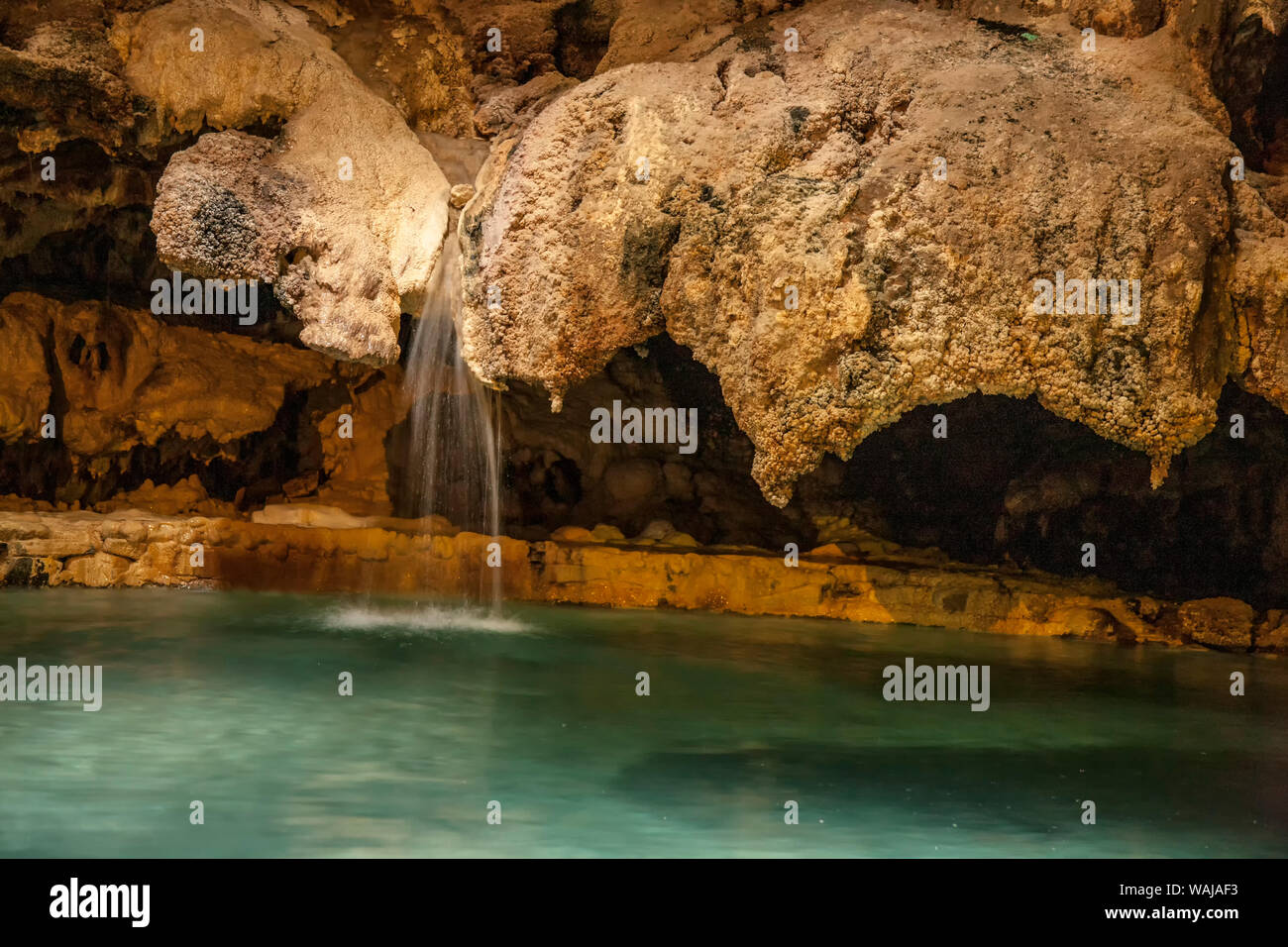 Il Parco Nazionale di Banff, Alberta, Canada. Grotta di bacino e il sito storico nazionale di molla di minerali. Foto Stock