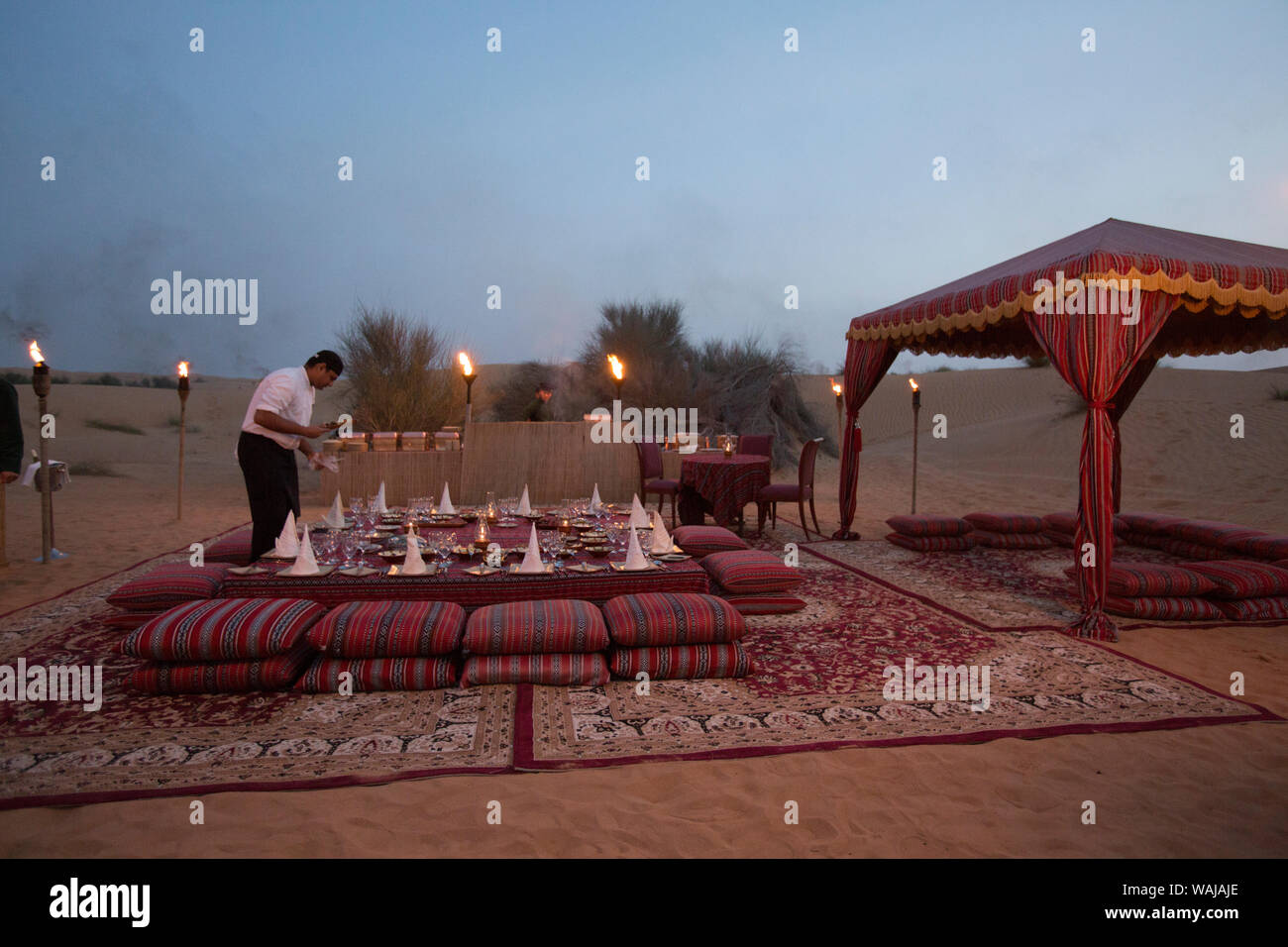 La cena nel deserto. Abu Dhabi, negli Emirati Arabi Uniti. Foto Stock