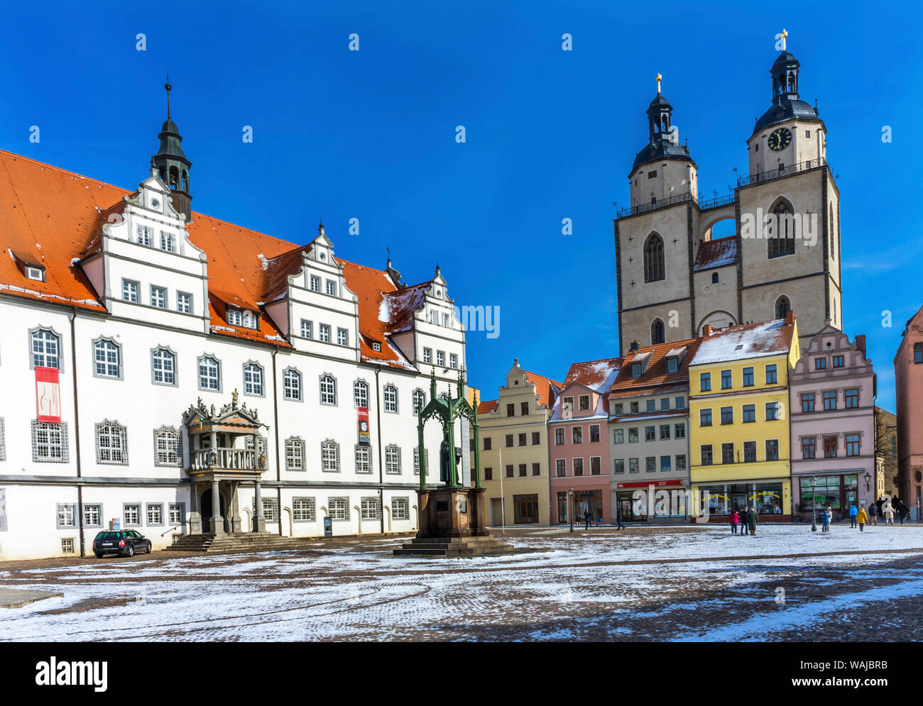 Martin Lutero - una statua colorata piazza del mercato, Rathaus, Lutherstadt Wittenberg, Germania. Statua da 1800. Foto Stock