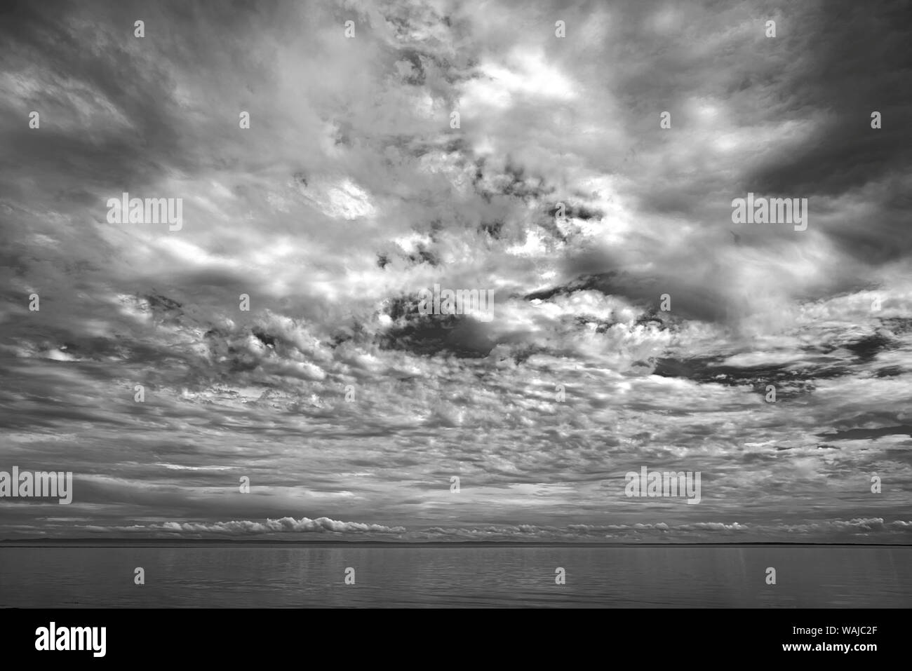 Canada, Prince Edward Island. Nuvole e oceano Foto Stock