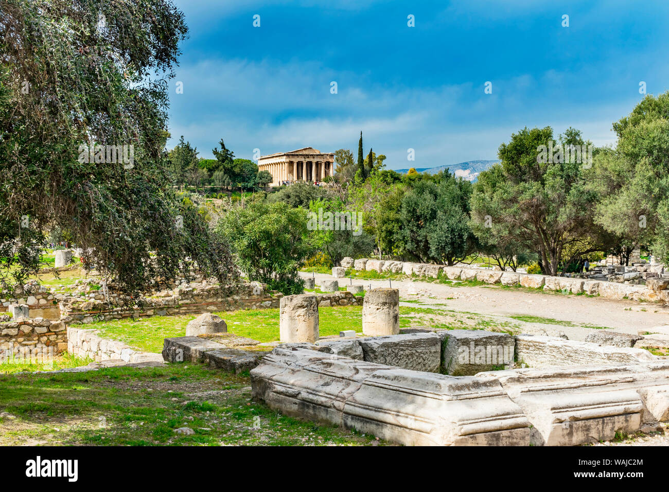 Medio di Stoa rovine, antico Tempio di Efesto. Agora Marketplace, Atene, Grecia. Agora fondata del VI secolo A.C. Foto Stock