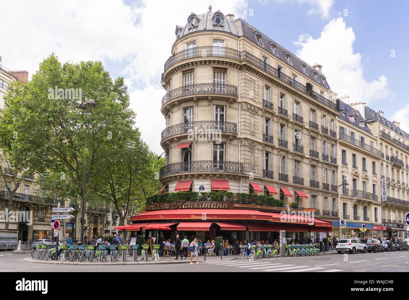 Parigi Hausmann edificio - un stile Haussmann edificio di Parigi nell'ottavo arrondissement. In Francia, in Europa. Foto Stock
