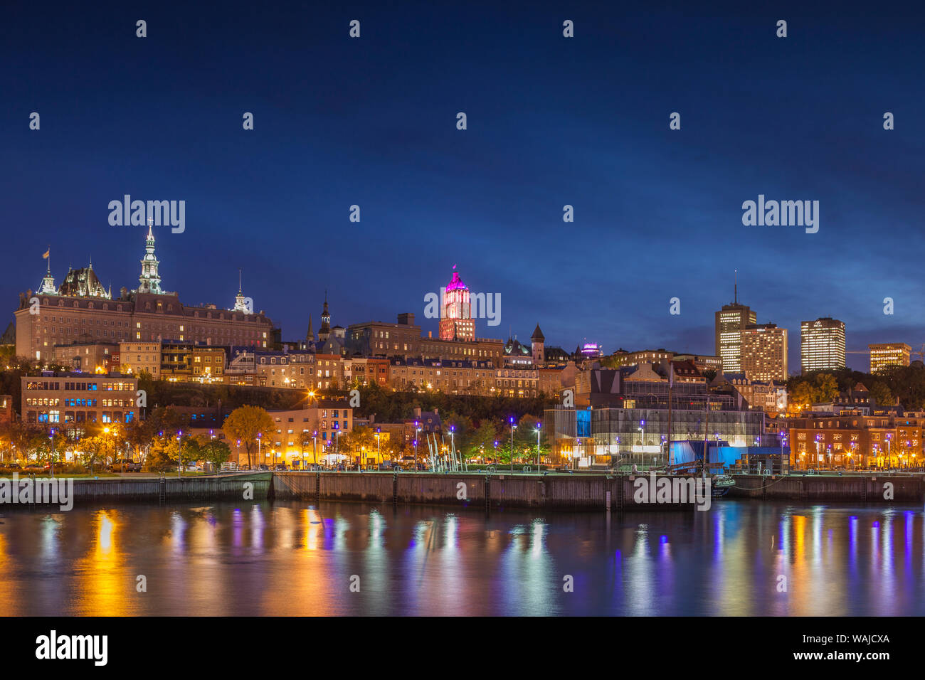 Canada Quebec, Quebec City. Skyline da Bassin Louise Foto Stock