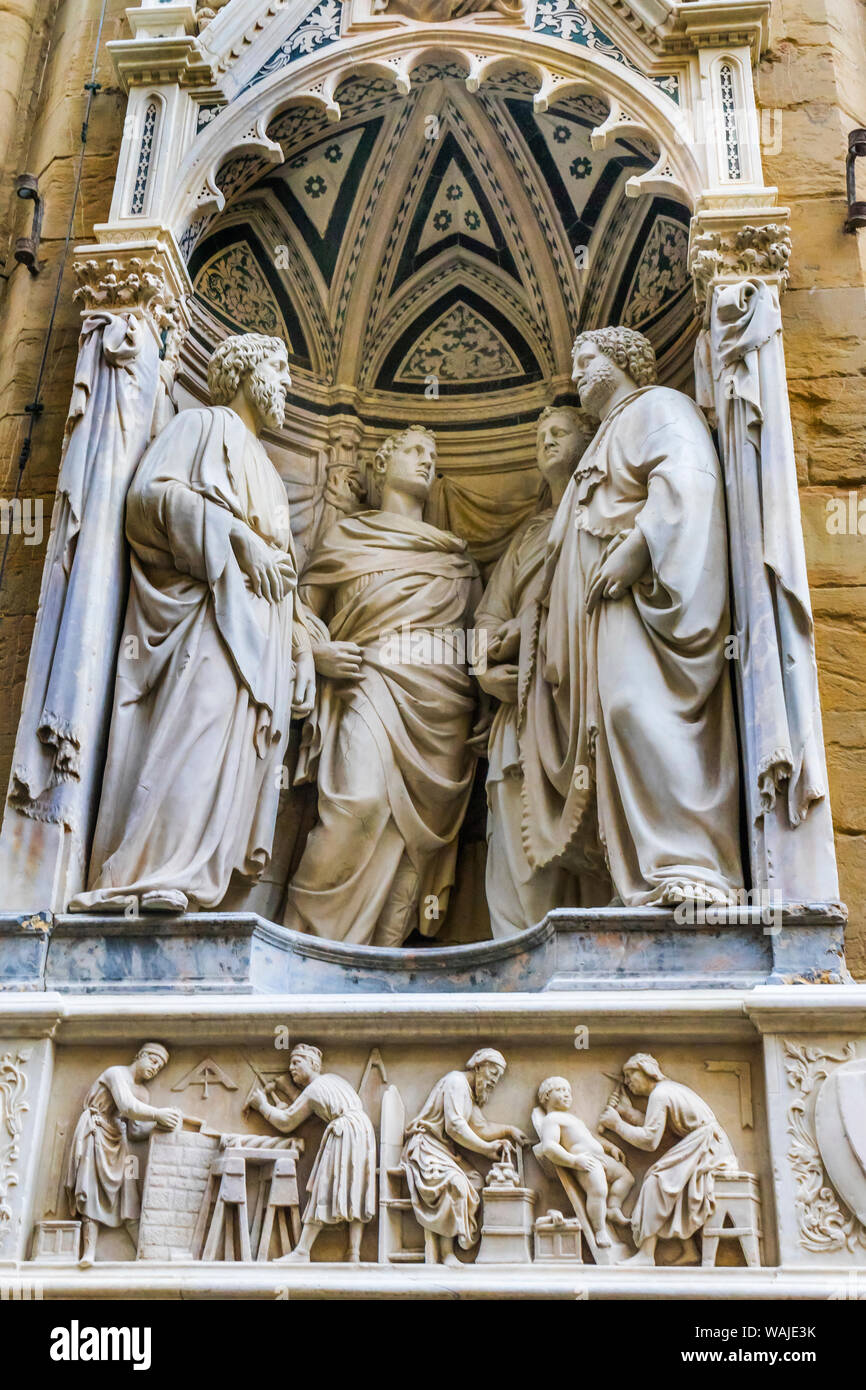 Santi Quattro Coronati, martire della statua, Chiesa di Orsanmichele, Firenze, Italia. Statua di Nanni di Banco 1408 per pietra Muratori Foto Stock