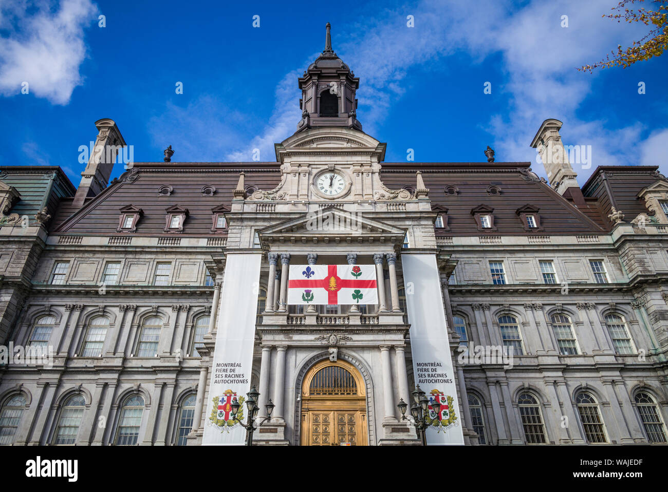 Canada Quebec, Montreal. Il Vecchio Porto, Hotel de Ville, municipio esterno Foto Stock