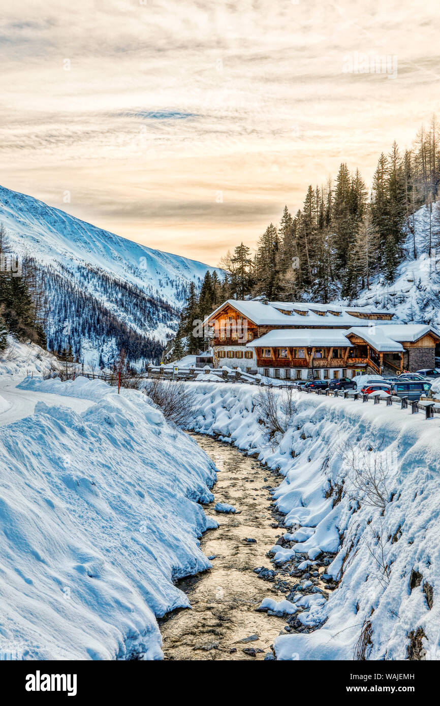 Austria, Kals am Grossglockner. Piccolo ruscello di acqua che scorre tra le montagne in Kals, Austria Foto Stock