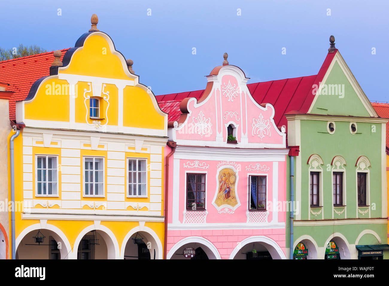 Repubblica ceca, Telc. Case colorate sulla piazza principale. Credito come: Jim Nilsen Jaynes / Galleria / DanitaDelimont.com Foto Stock