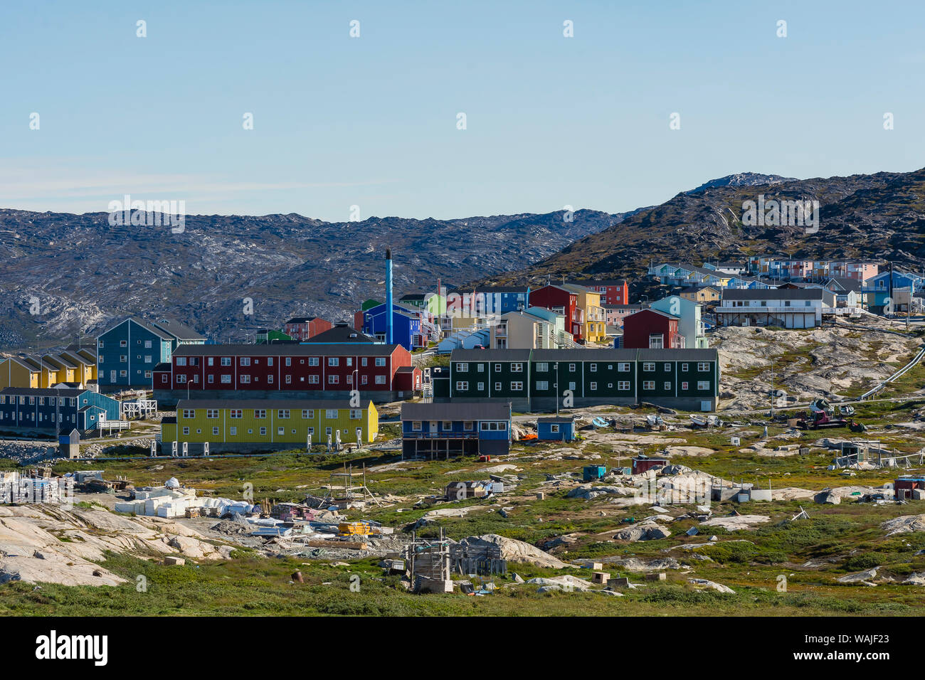 La Groenlandia. Ilulissat Tourist Nature. Città del cane e case al di là. Foto Stock