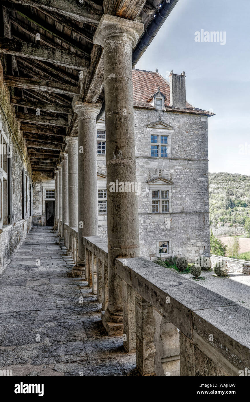 Francia, Chateau de Cenevieres. Passaggio esterno. Foto Stock