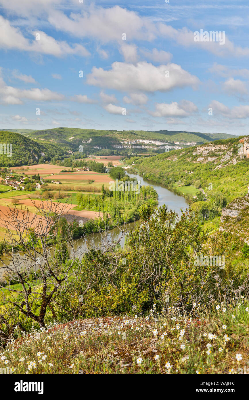 Francia Partita River Valley. Un guardare in giù il fiume Lot. Foto Stock