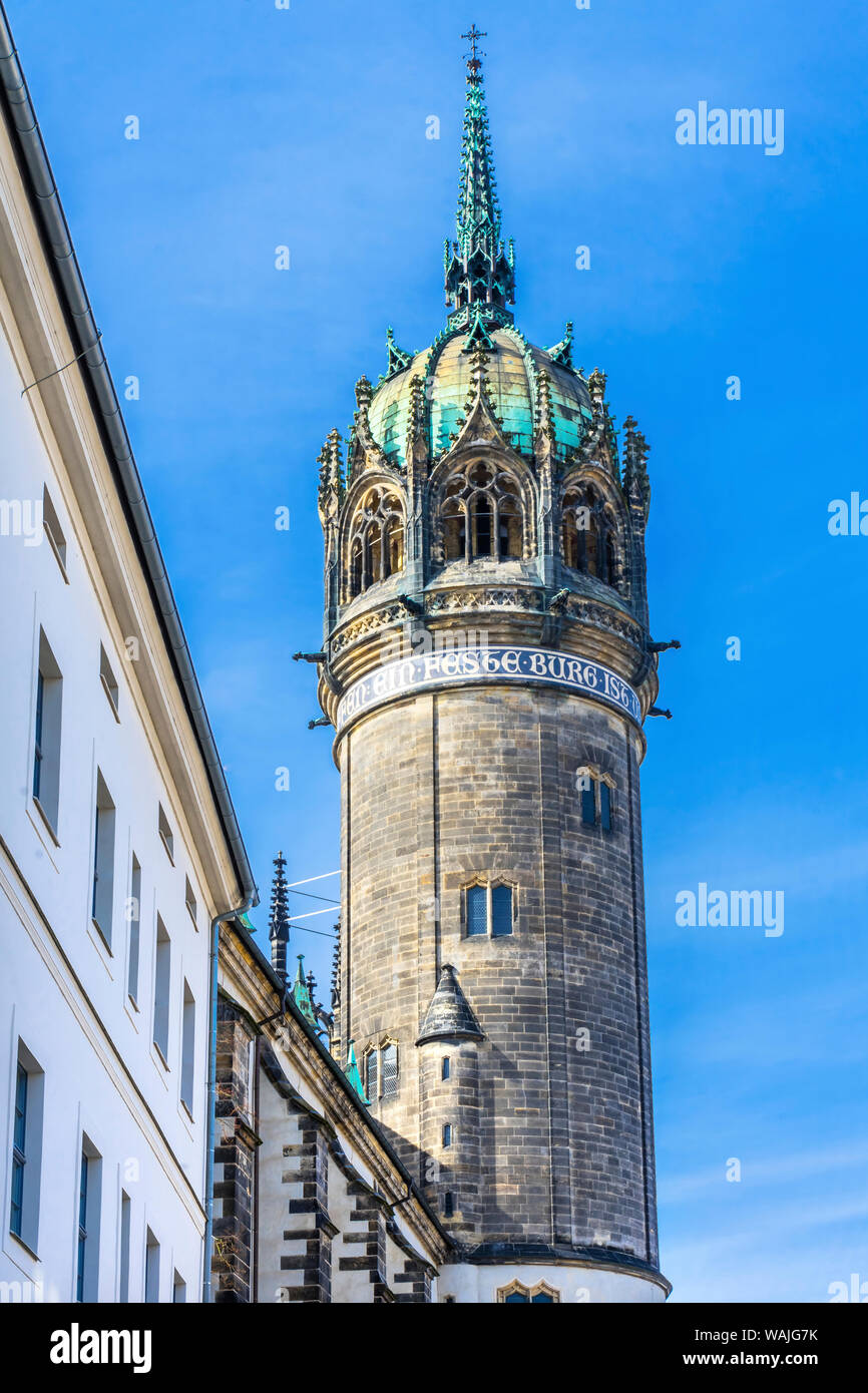 Campanile, di tutti i santi del Castello, Wittenberg, Germania. In cui Lutero pubblicato 95 tesi di laurea (1517) a partire Riforma Protestante. Foto Stock