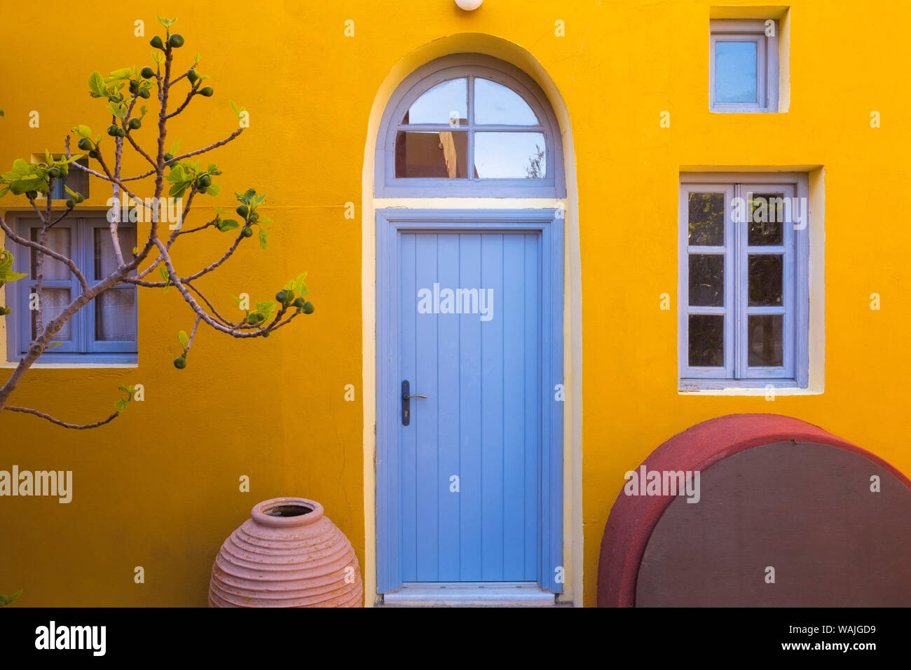 La Grecia, Thira. Casa colorati esterno. Credito come: Jim Nilsen Jaynes / Galleria / DanitaDelimont.com Foto Stock