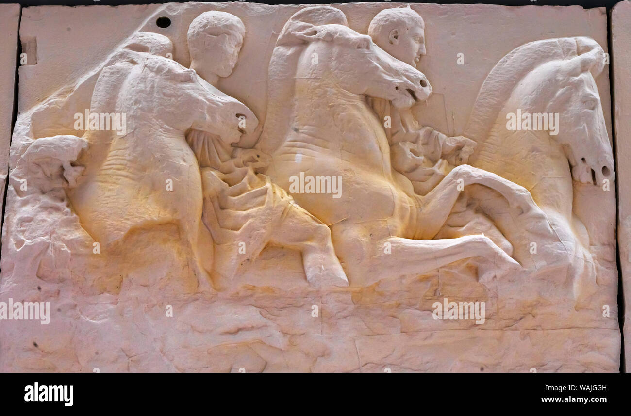 Il fregio del Partenone, dall'Acropoli di Atene, Grecia. Parthenon (ora Museo dell'Acropoli) creato nel 438 A.C. Foto Stock