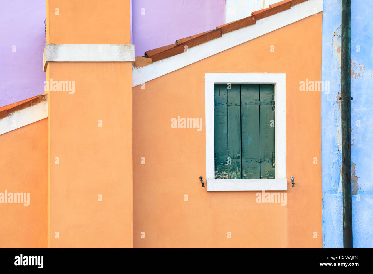 L'Italia, Burano. Casa pastello delle pareti. Credito come: Jim Nilsen Jaynes / Galleria / DanitaDelimont.com Foto Stock