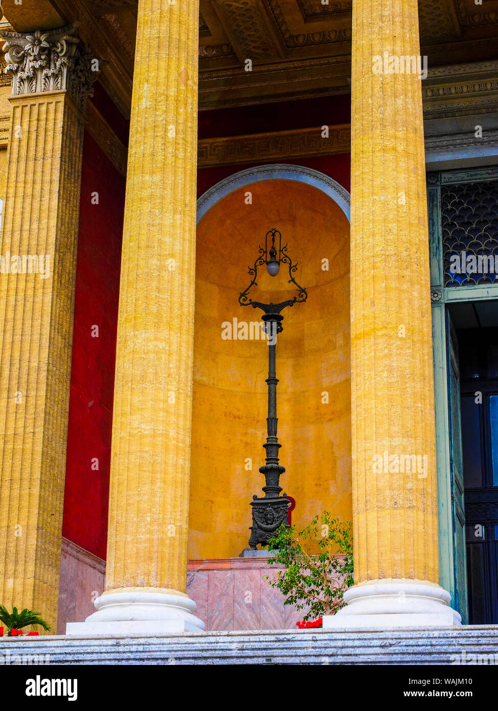 L'Italia, in Sicilia, a Palermo. Teatro Massimo la voce e le colonne Foto Stock