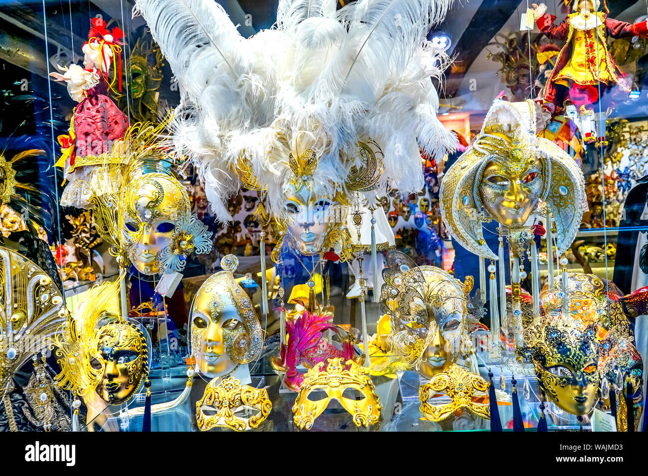 Maschere veneziane, Venezia, Italia. Utilizzato sin dal 1200 per il Carnevale, che venivano celebrati appena prima della Quaresima. Nei tempi antichi, maschere ammessi i Veneziani a fare ciò che era illegale, come ad esempio il gioco d'azzardo. Foto Stock