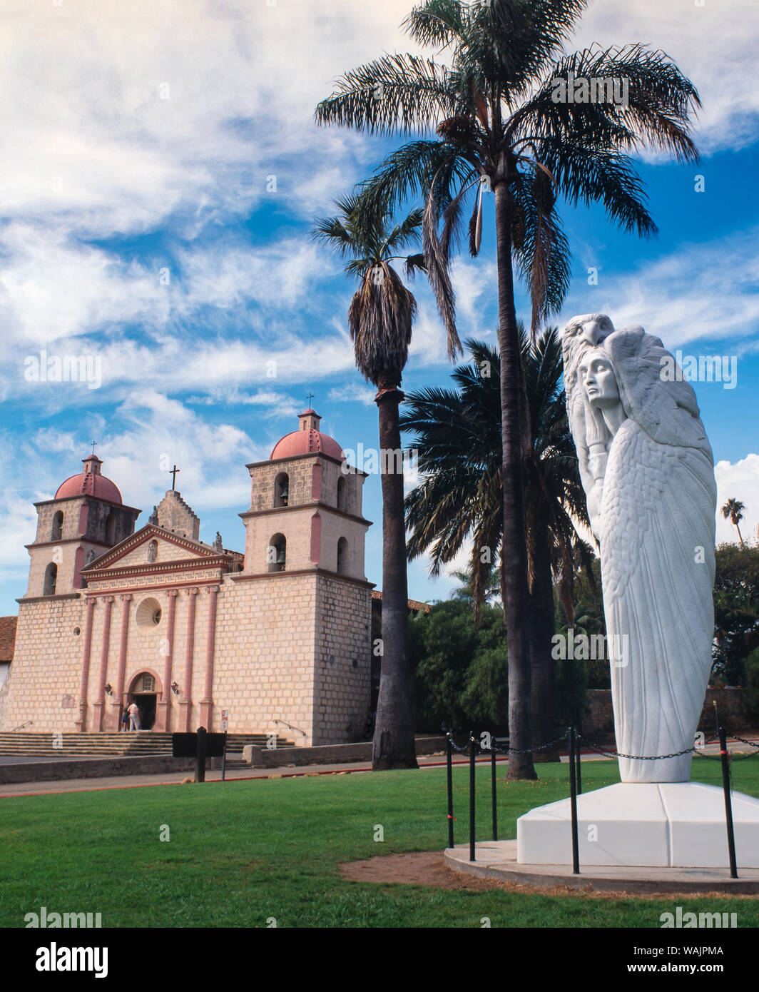 Una scultura in viaggio da Francesco Jansen, trasformazione attraverso il perdono, Santa Barbara Mission, California Foto Stock