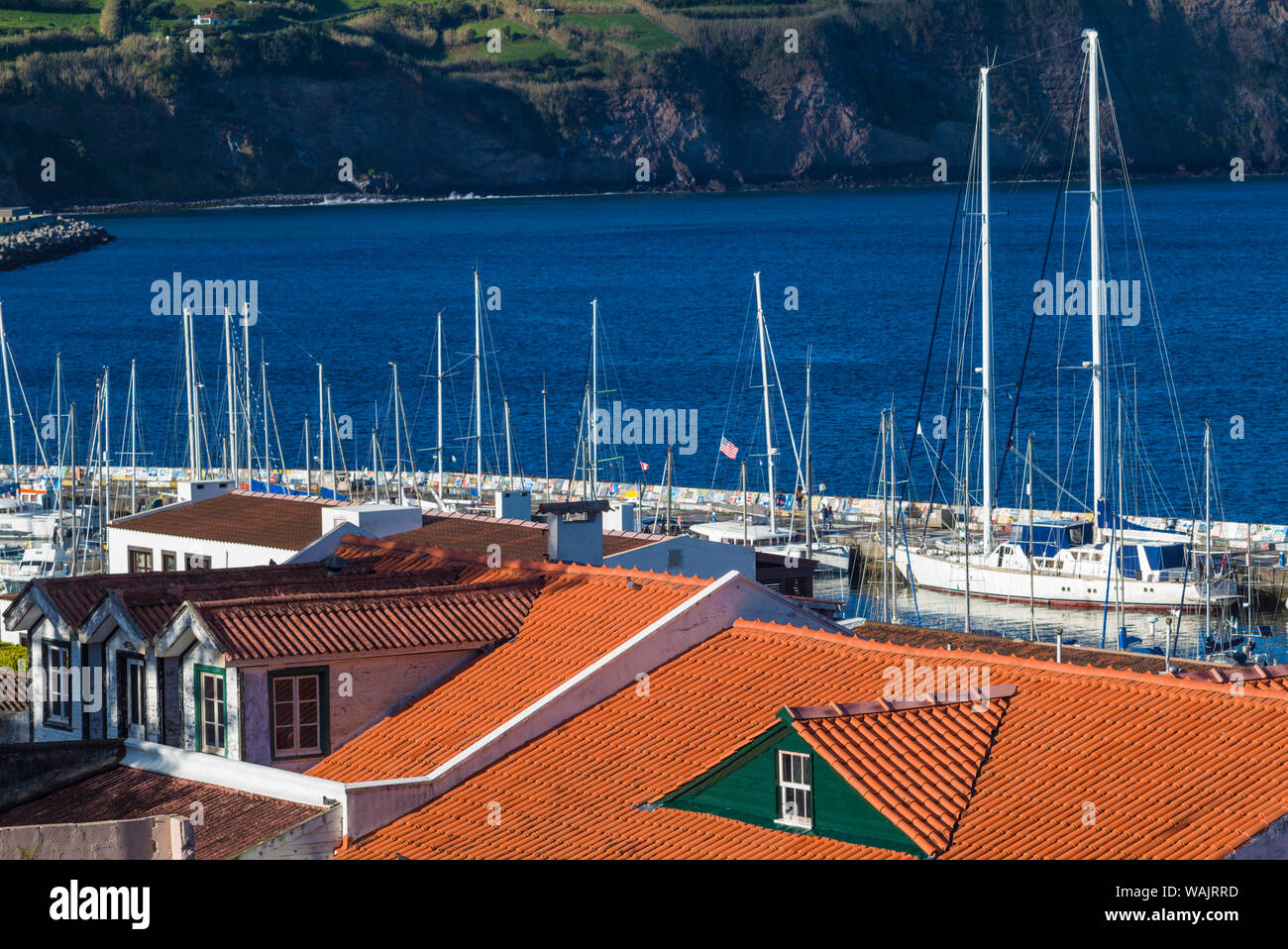 Portogallo Azzorre, l'isola di Faial, Horta. Waterfront Foto Stock