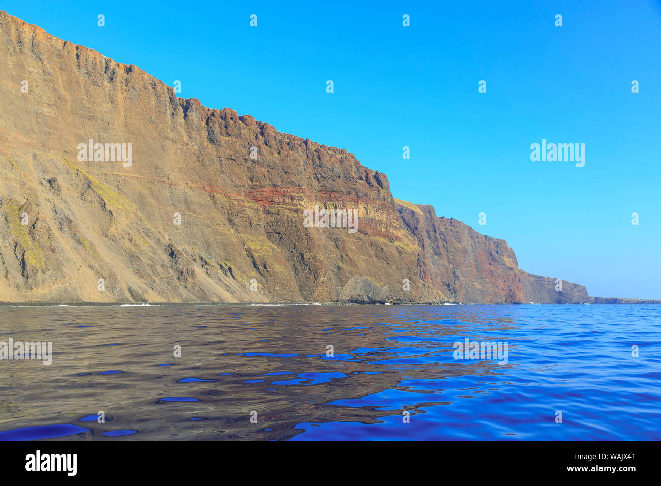 Scogliere e Riva sulla riva sud di Lanai, Kaunoe'U, Hawaii, STATI UNITI D'AMERICA Foto Stock