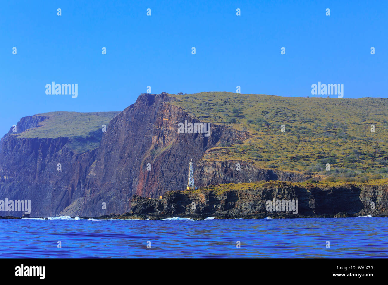 Scogliere e Riva sulla riva sud di Lanai, Kaunoe'U, Hawaii, STATI UNITI D'AMERICA Foto Stock