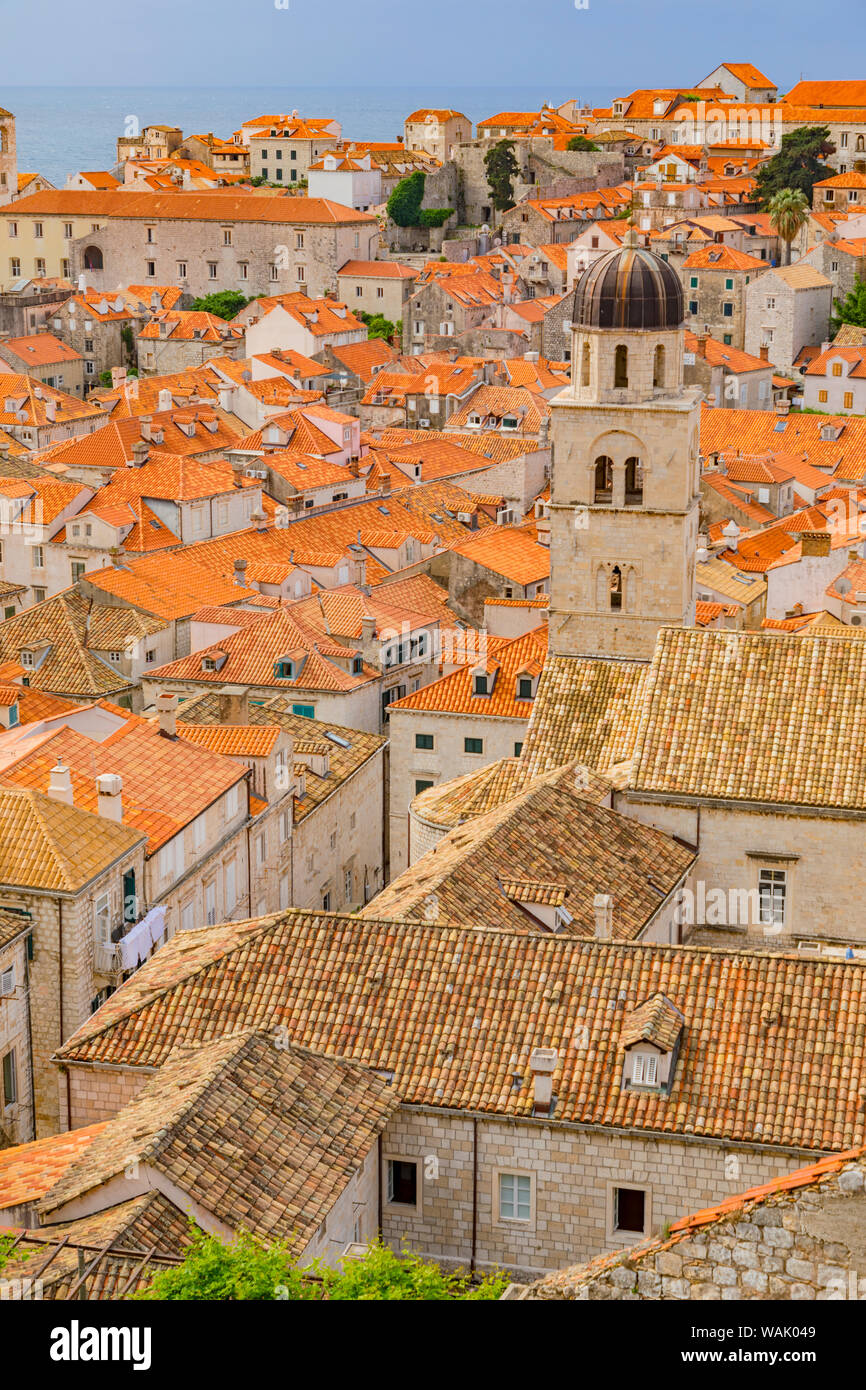 Croazia, Dubrovnik. Panoramica dei tetti della città. Credito come Fred Signore Jaynes / Galleria / DanitaDelimont.com Foto Stock