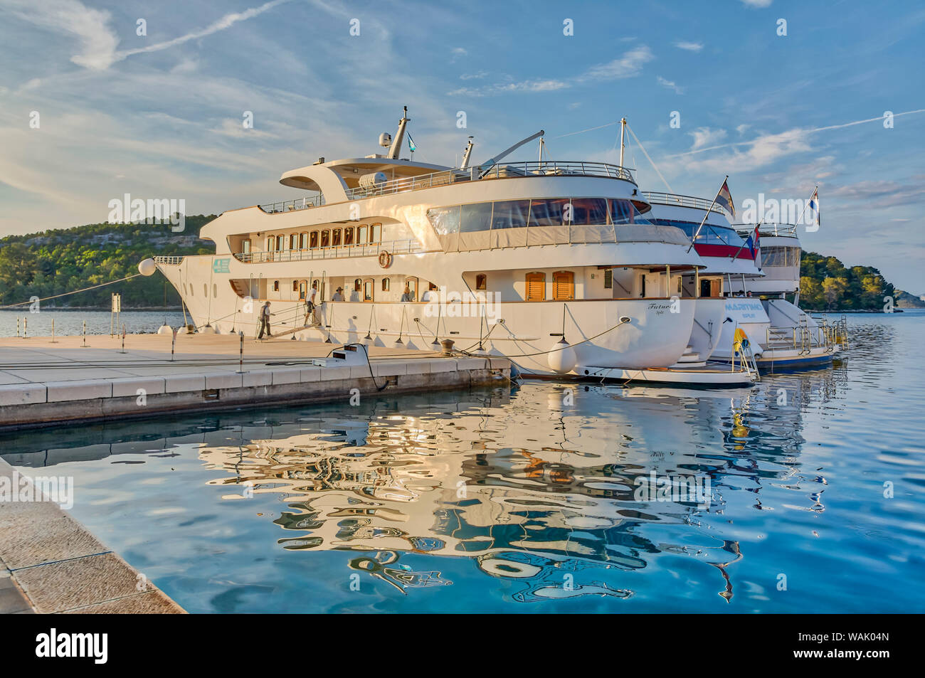 Croazia, Pomena. Yacht ormeggiati in porto. Credito come: Fred Signore Jaynes / Galleria / DanitaDelimont.com Foto Stock