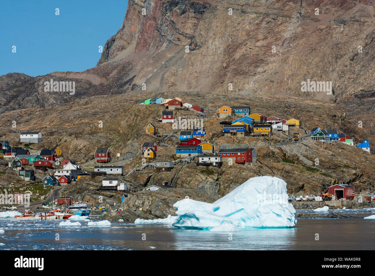 La Groenlandia, Uummannaq. Il ghiaccio riempie il porto. Foto Stock